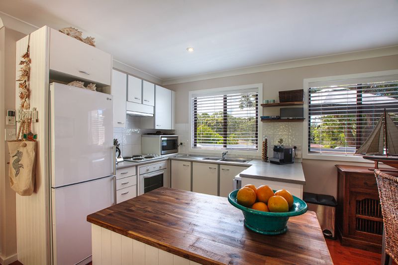 30 Treetops Crescent, Mollymook Beach - Thumbnail 5