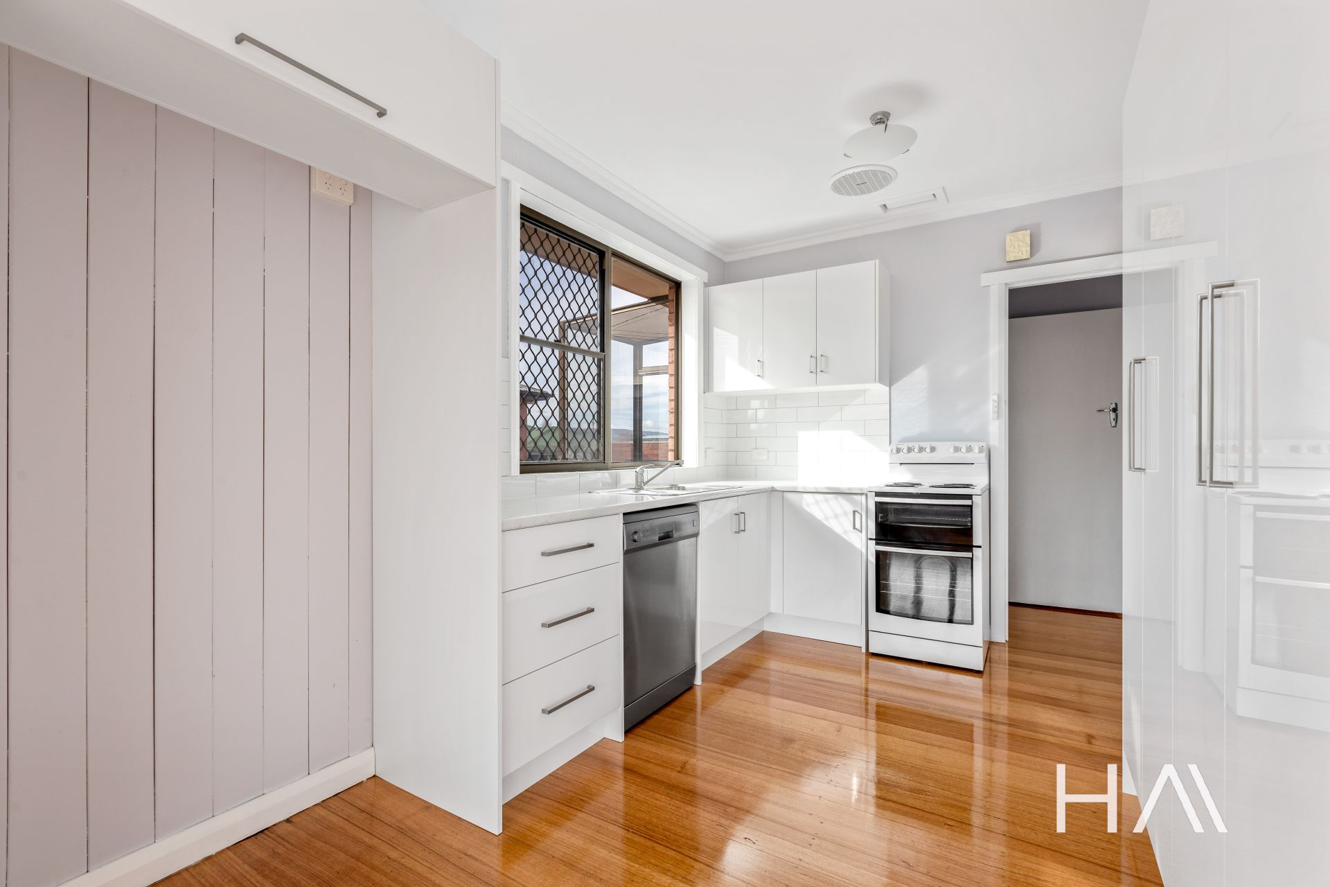 23 Cornwall Crescent Newnham, Newnham - Thumbnail 4