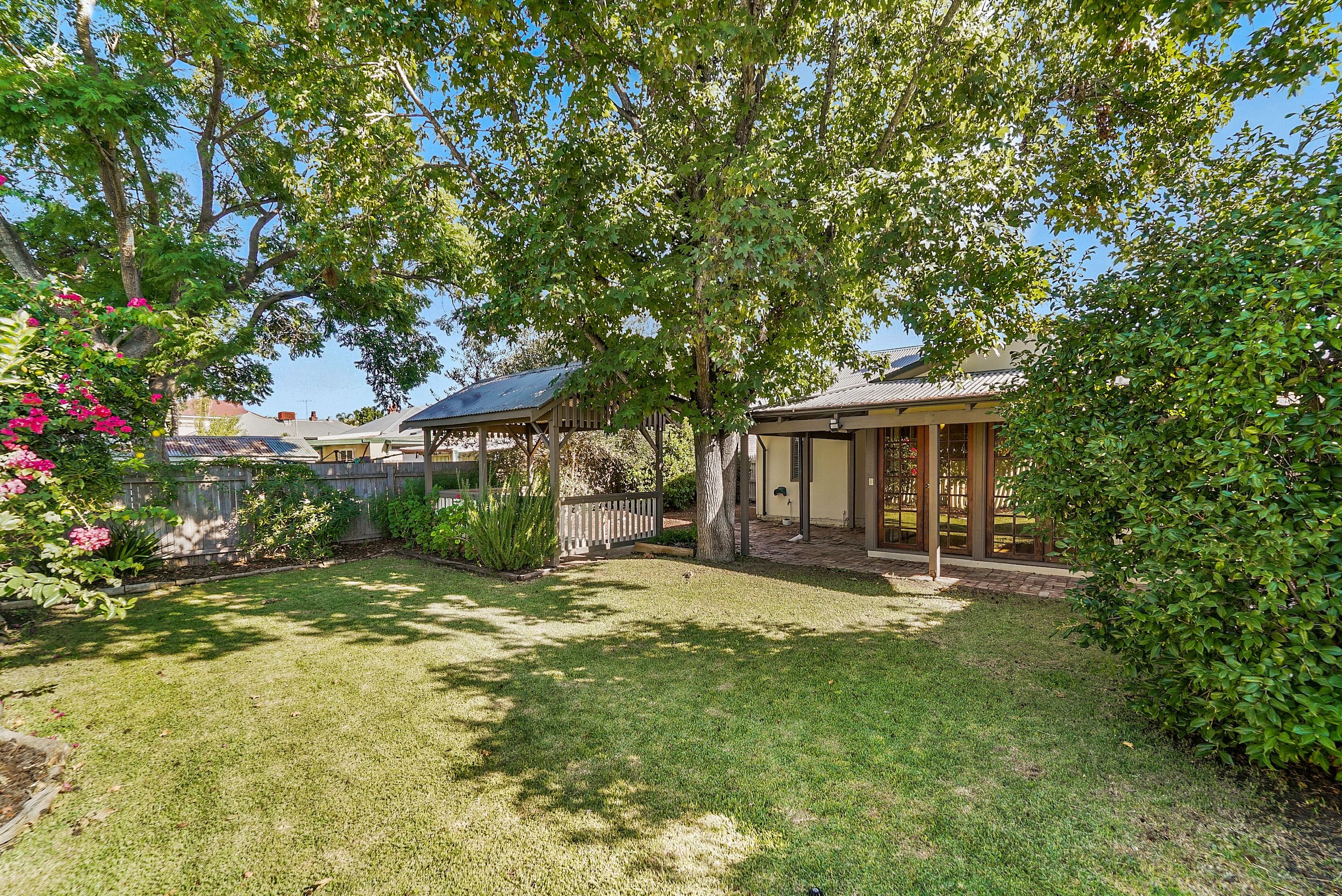 Real Estate For Lease 90 Douglas Avenue South Perth , WA