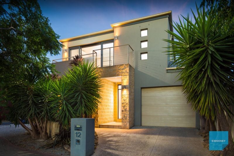 12 Great Barr Crescent, Caroline Springs - Thumbnail 2