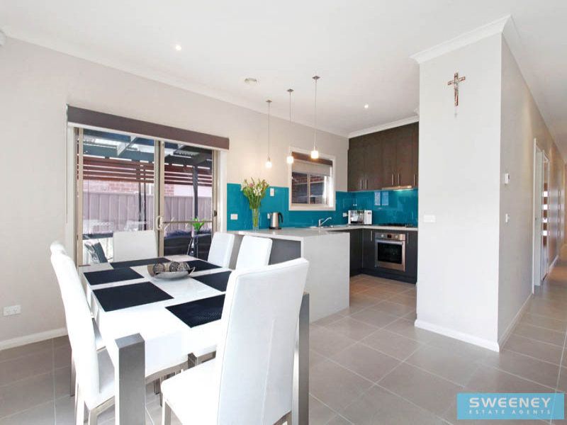 12 Rosella Crescent, Caroline Springs - Thumbnail 4
