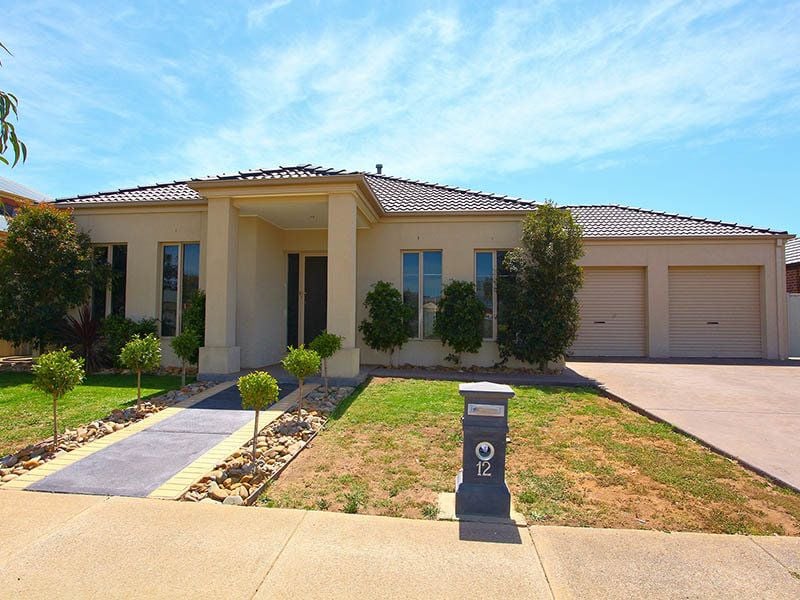 12 Naracoorte Drive, Caroline Springs - Thumbnail 2