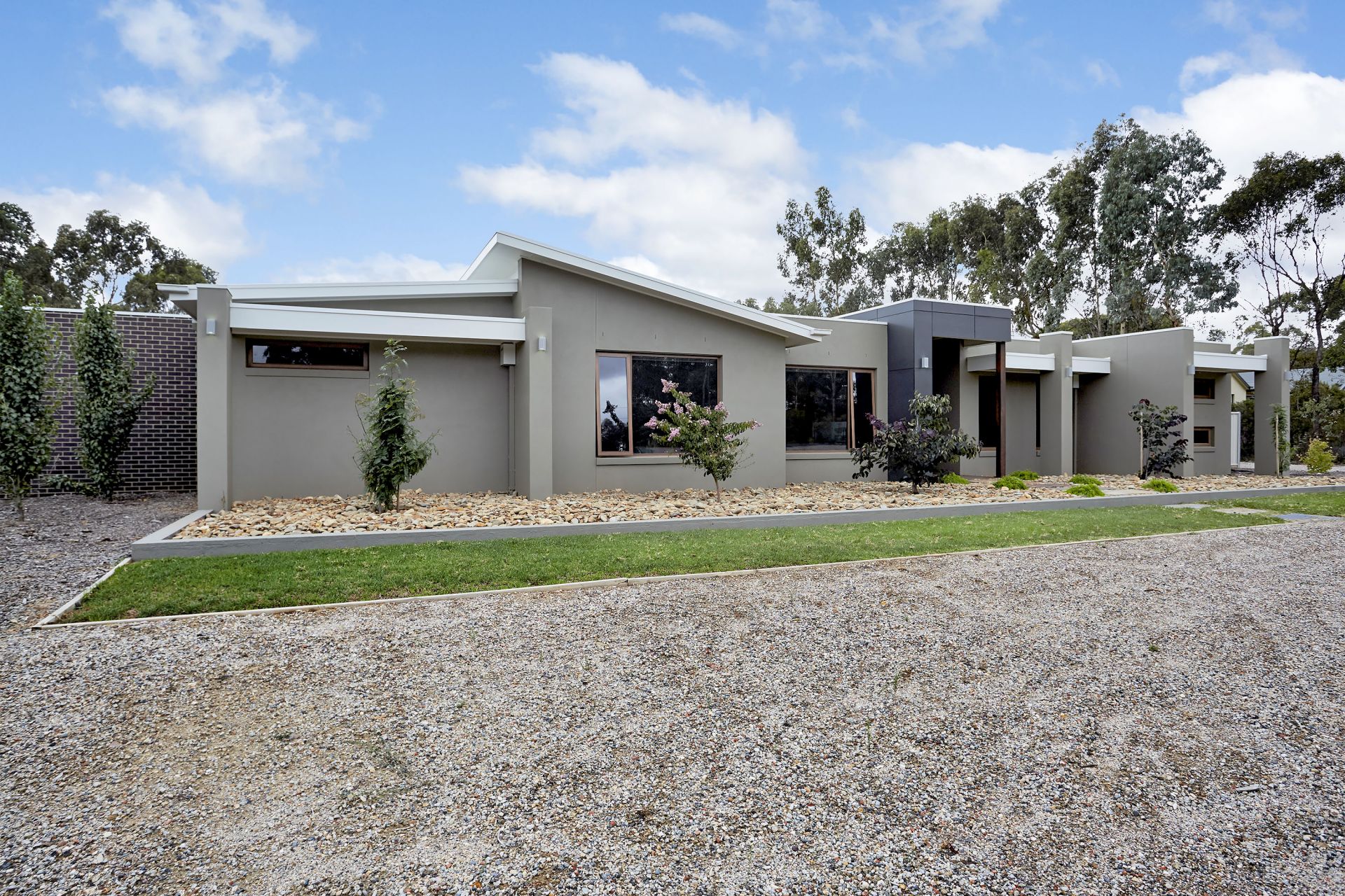 11 Braeside Drive, Junortoun DCK Real Estate