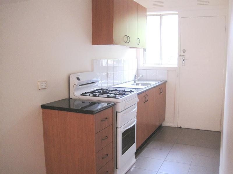 Semi renovated unit in the perfect location! **INSPECT ON SAT 23rd MARCH @ 11:45AM-12:00PM*