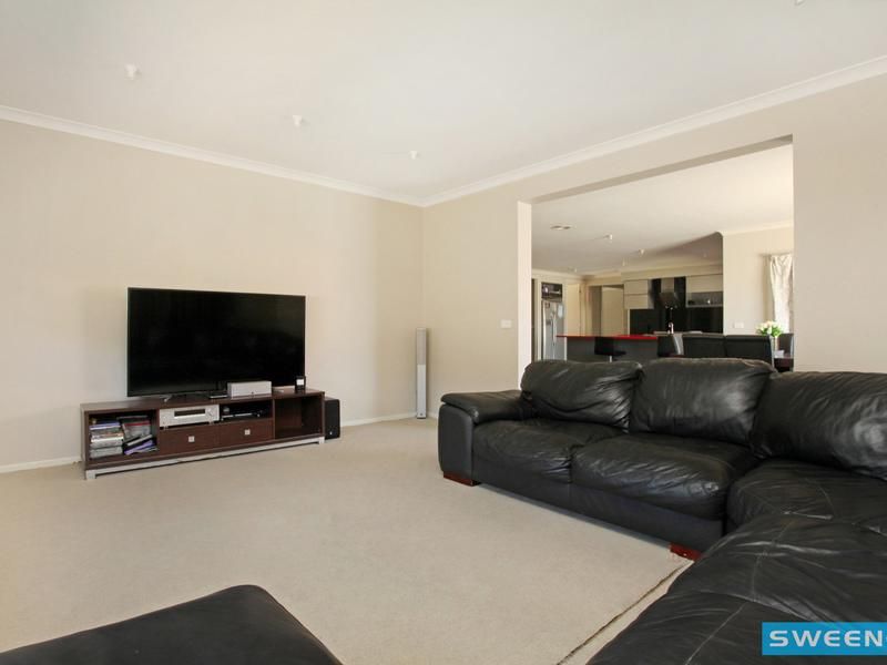 14 Flinders Place, Caroline Springs - Thumbnail 6