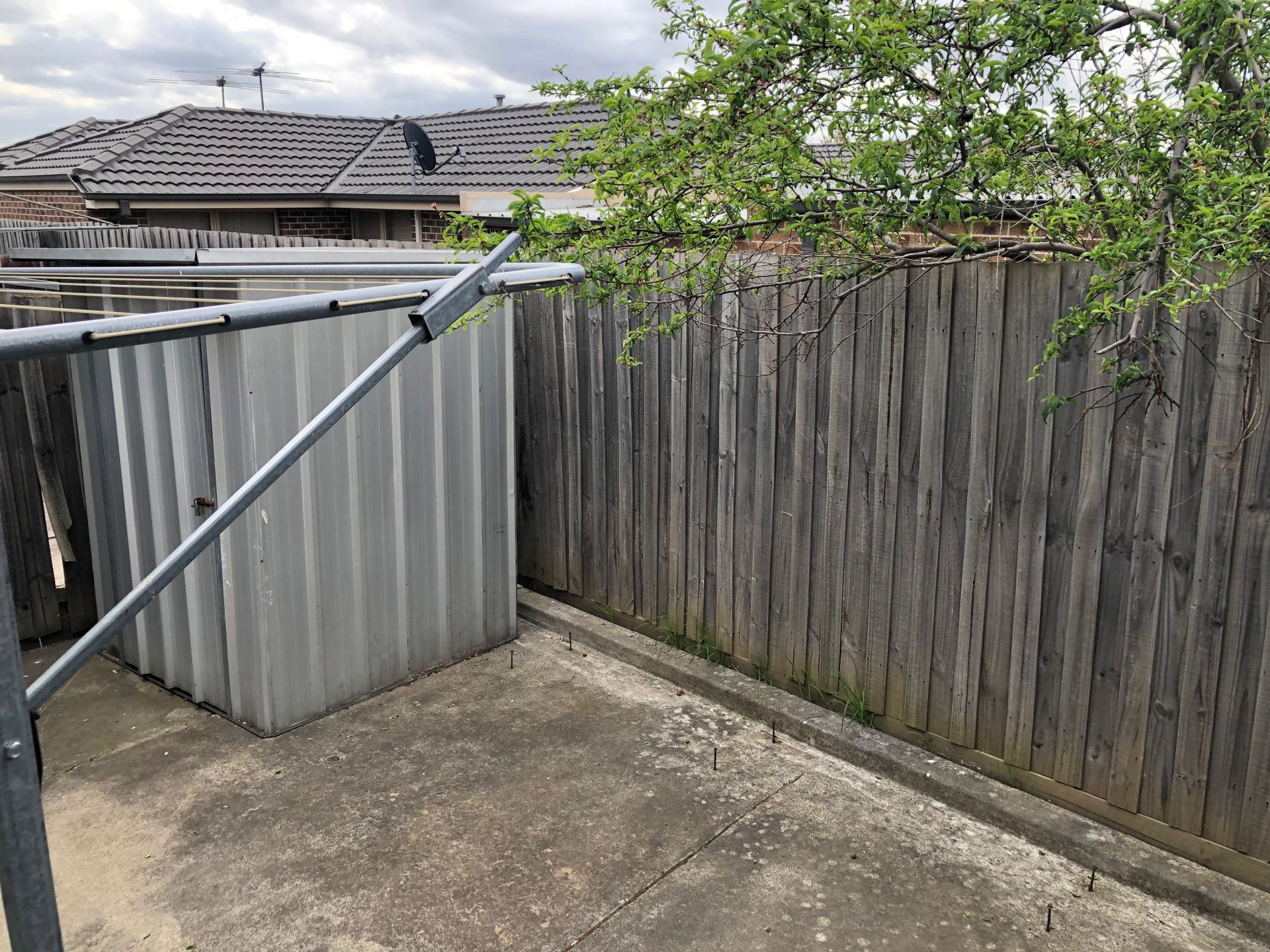 TIDY UNIT FOR LEASE!