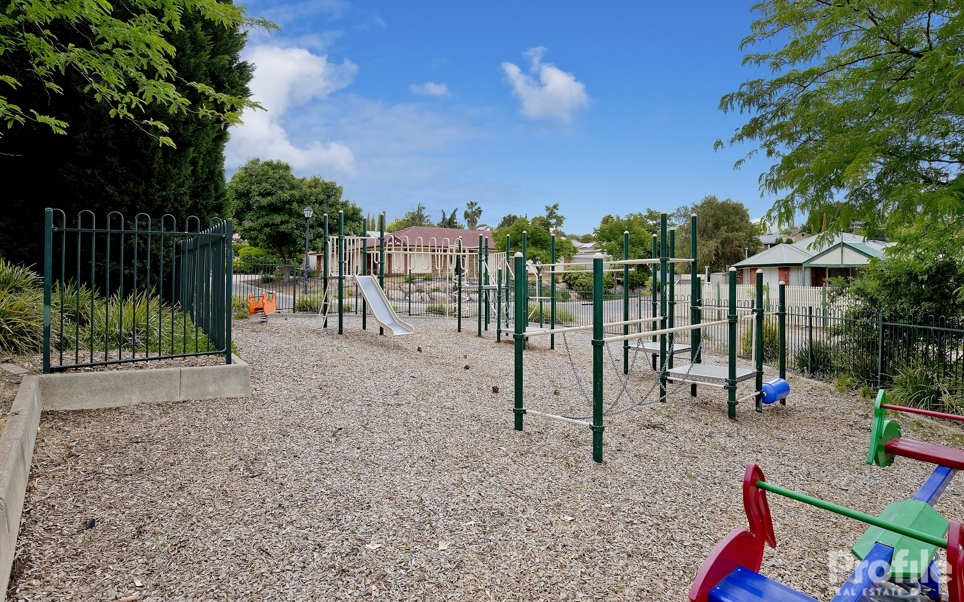 27 Pinewood Court, Golden Grove, Golden Grove - Thumbnail 2