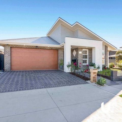 Denham Court 34 Honeymyrtle Avenue