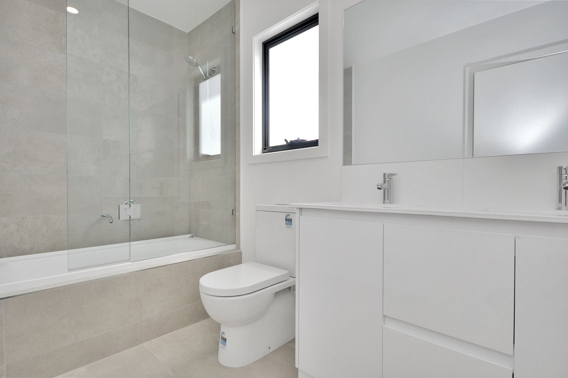 BRAND NEW LUXURY LIVING IN A PERFECT LOCATION