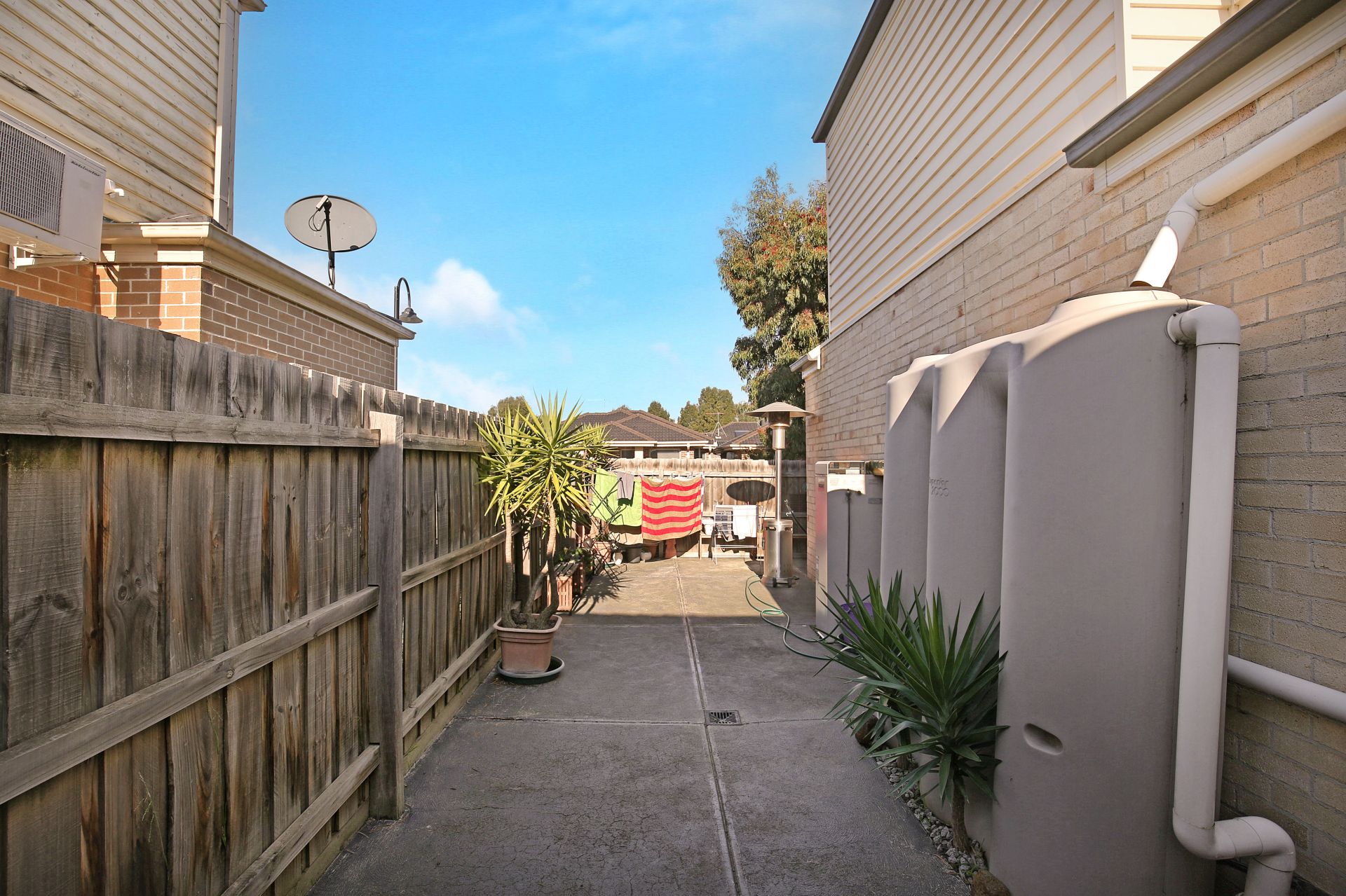 IMMACULATE 2 BEDROOM TOWNHOUSE