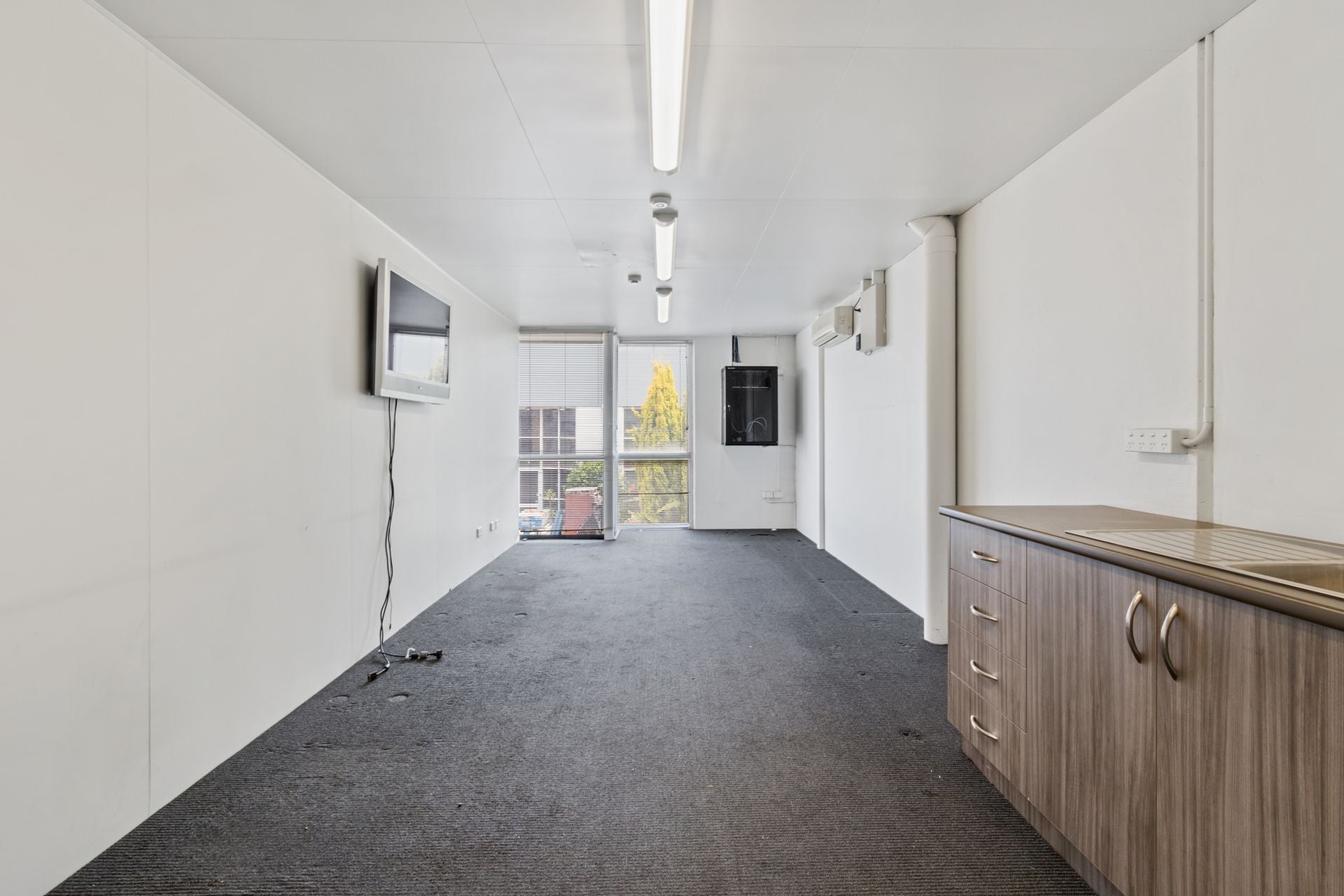 Thomastown Warehouse In Prime Location