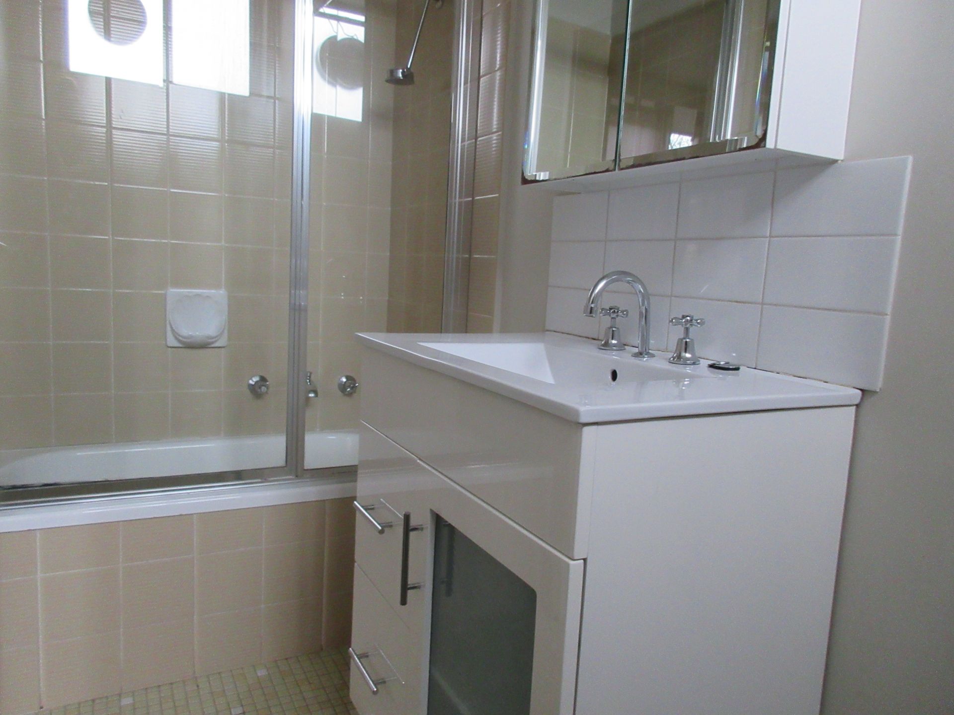 Sensational Ground Floor Apartment in Great Location!