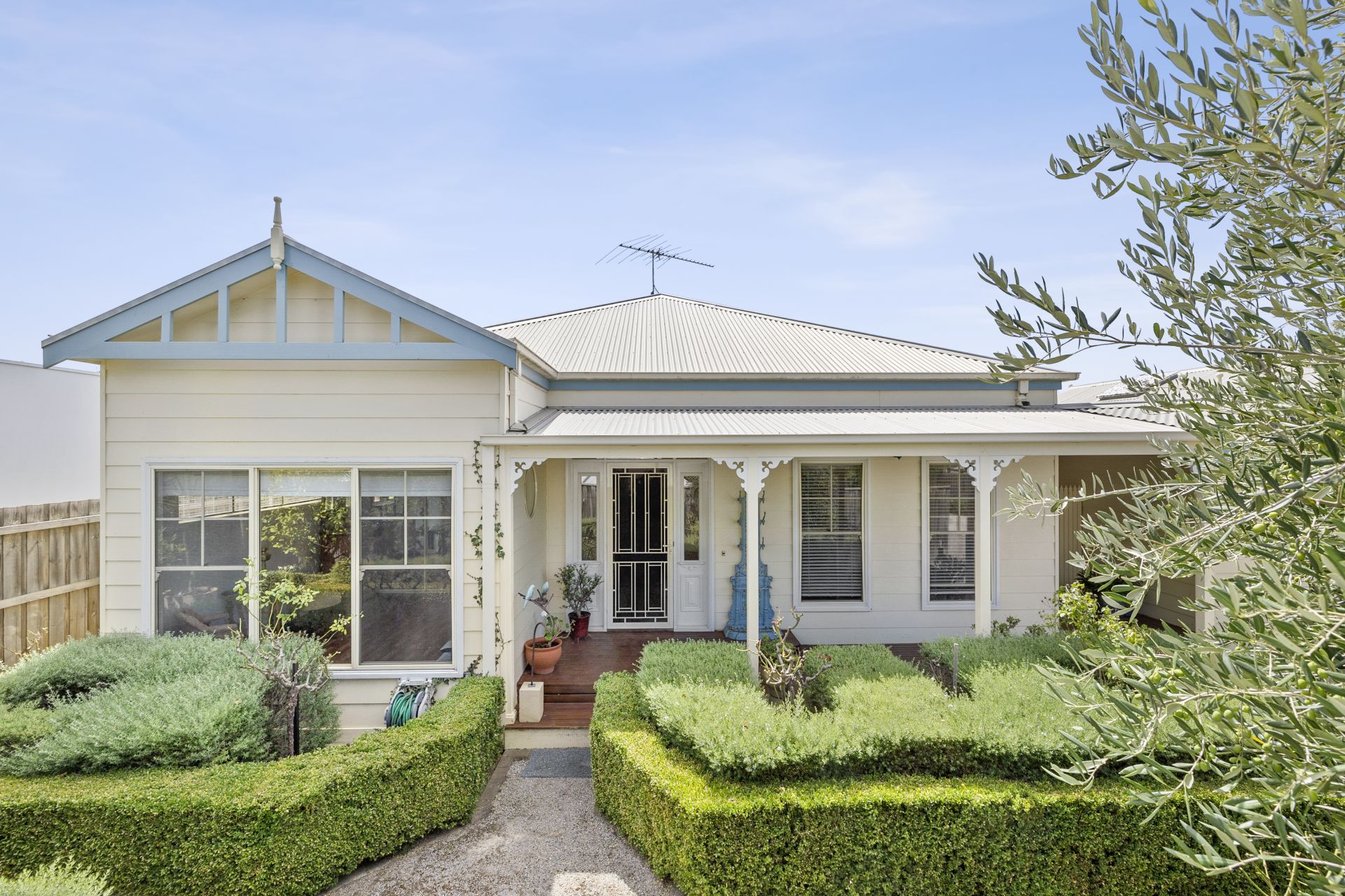 2/58 Zeally Bay Road, Torquay - Thumbnail 2