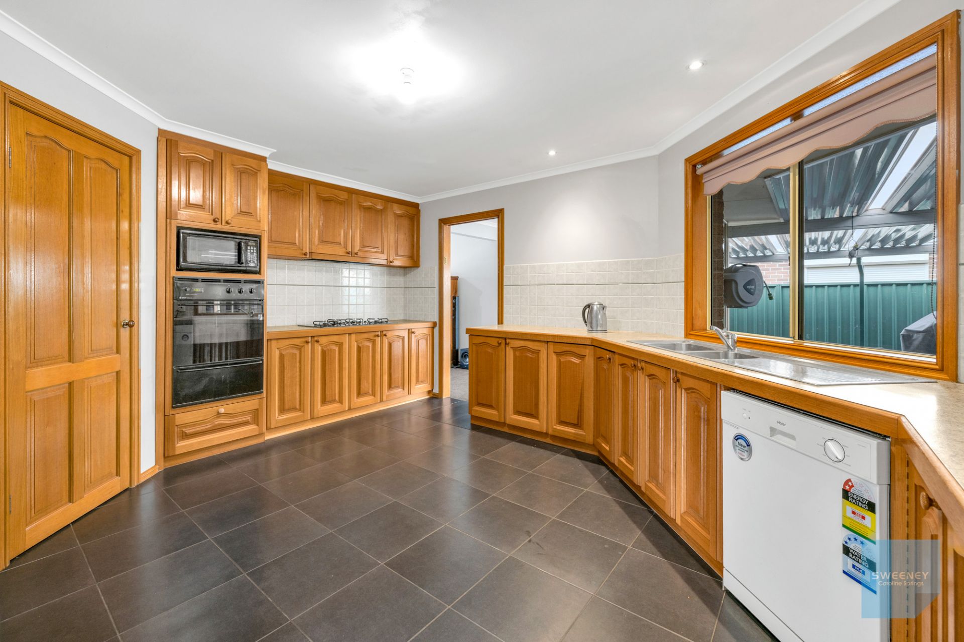 28 Wood Grove, Burnside - Thumbnail 5