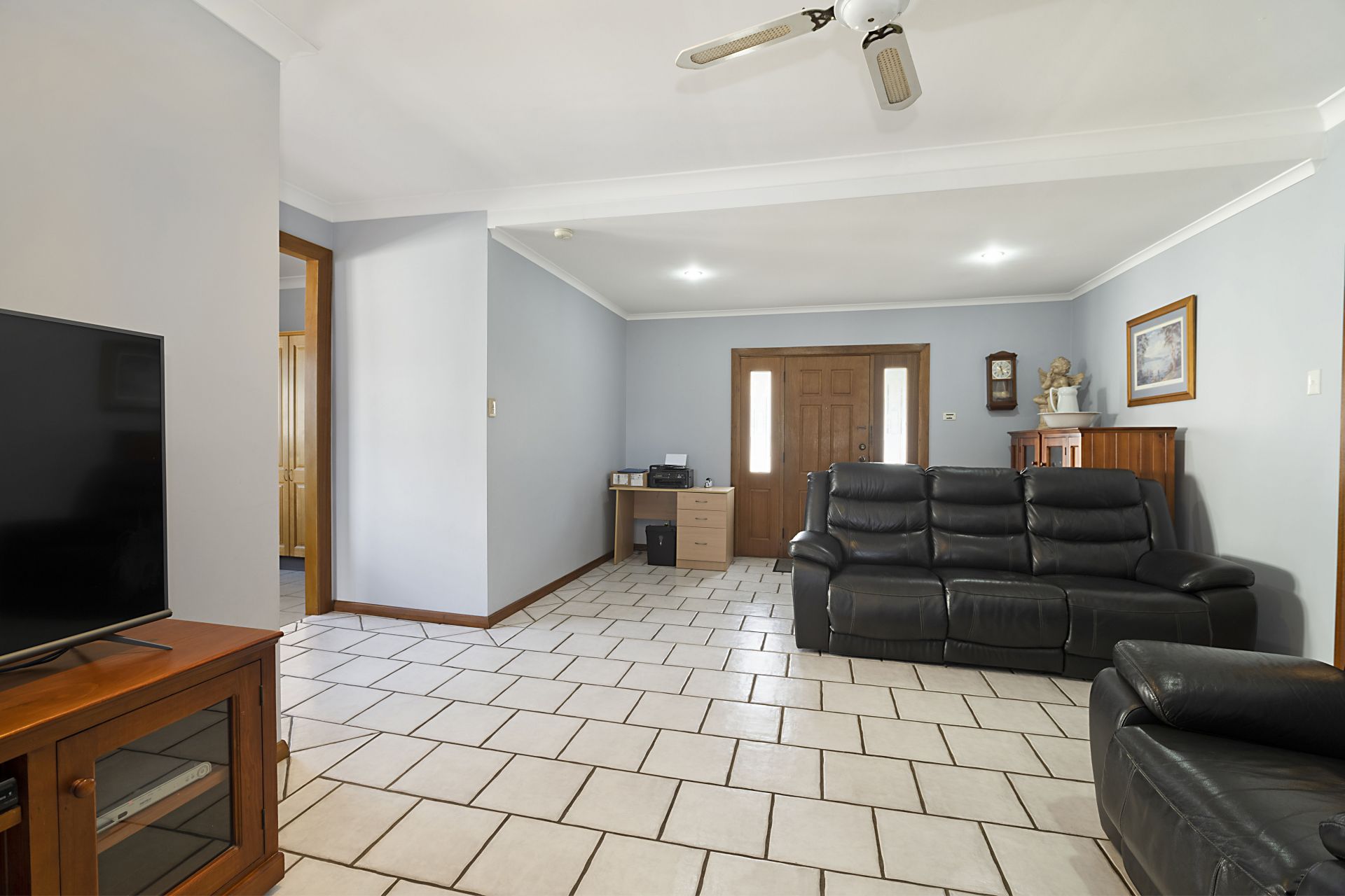 Treasured Home on Dual Access Block with R3 Zoning Close to Beach and Lake, To Beach And Lake - Thumbnail 7