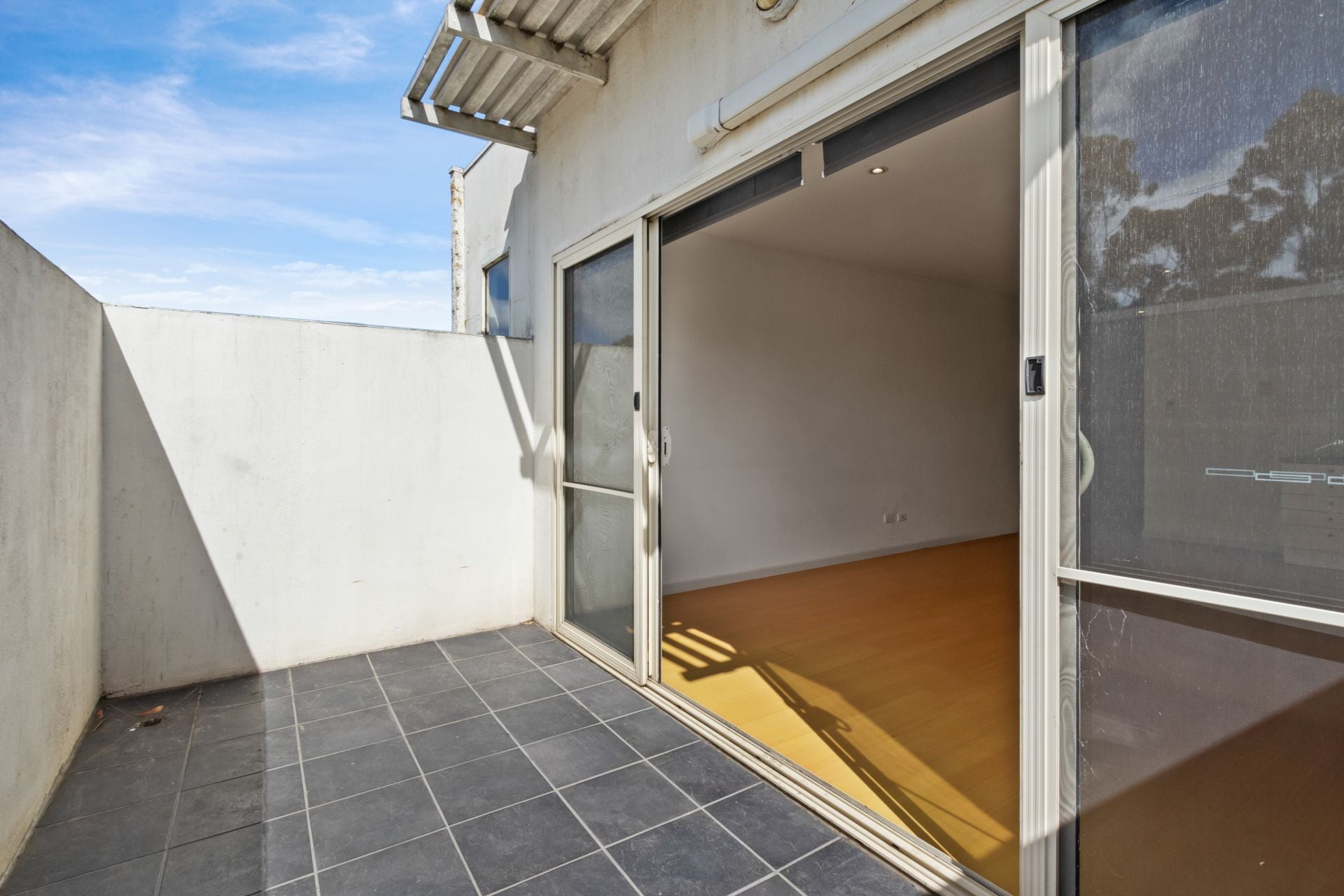 ONE BEDROOM STUDIO APARTMENT IN PRIME LOCATION