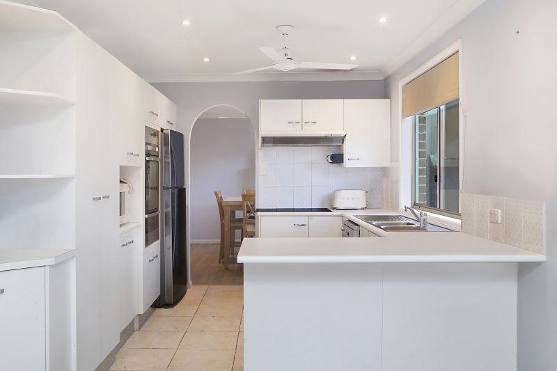 Real Estate For Sale 220 Cresthaven Avenue Bateau Bay , NSW