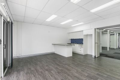 FUNCTIONAL 1ST FLOOR OFFICE IN PREMIER GABBA PRECINCT!