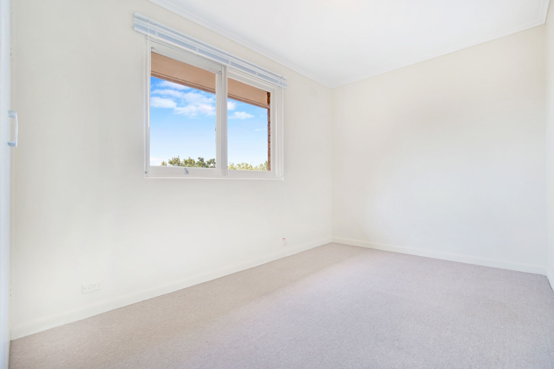 2 Bedroom Apartment In Sought After Suburb