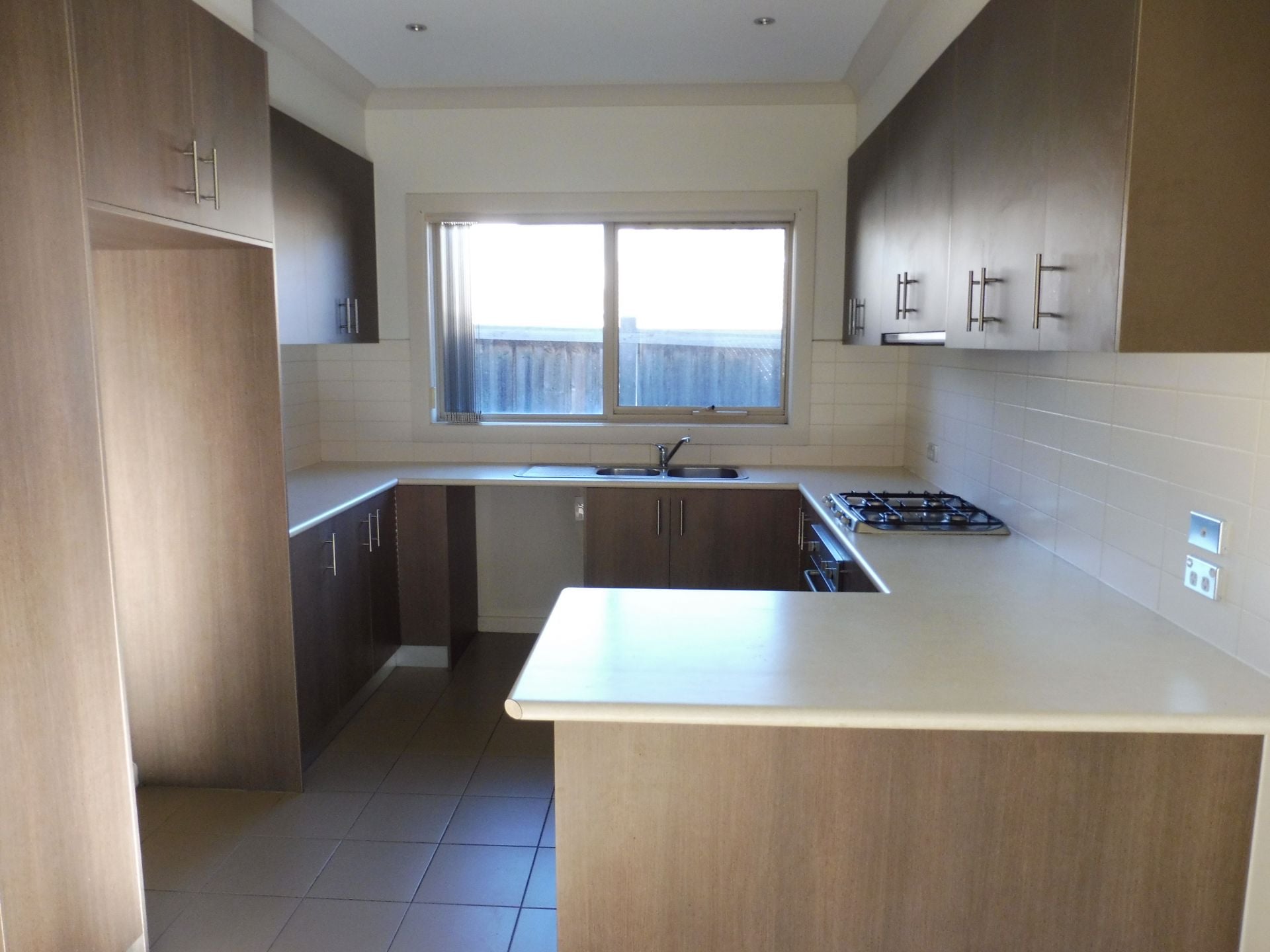IDEAL FAMILY HOME CLOSE TO AURORA VILLAGE