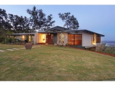 Fine Queensland Architecture - 40 Ac Retreat - Astonishing Lake Views - Horse paddocks
