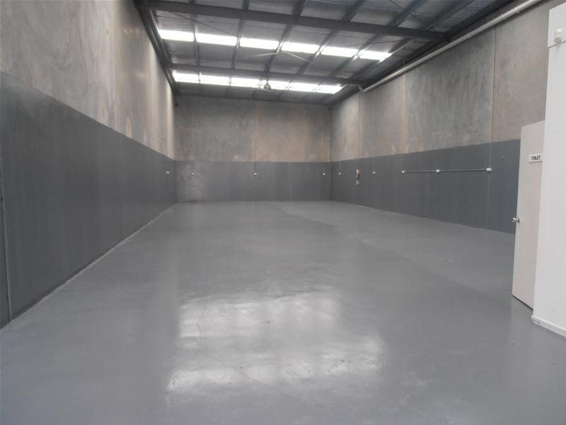 VERSATILE FACTORY/WAREHOUSE IN HANDY LOCATION