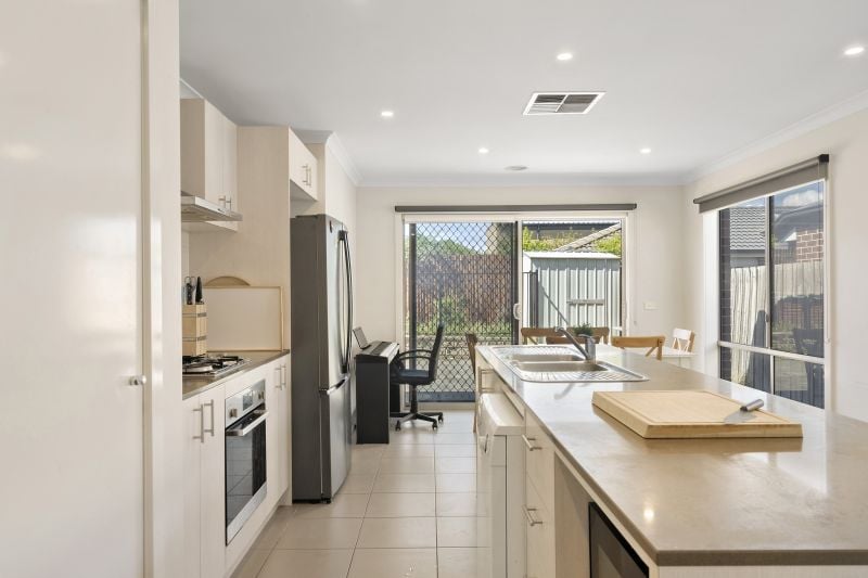 33 Eynesbury View, Wollert
