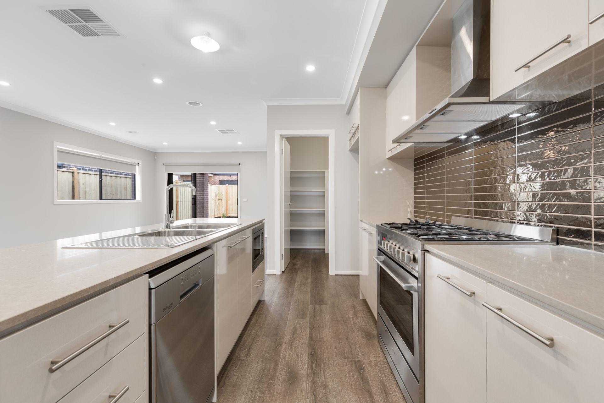 32 Sadie Avenue, Thornhill Park - Thumbnail 4