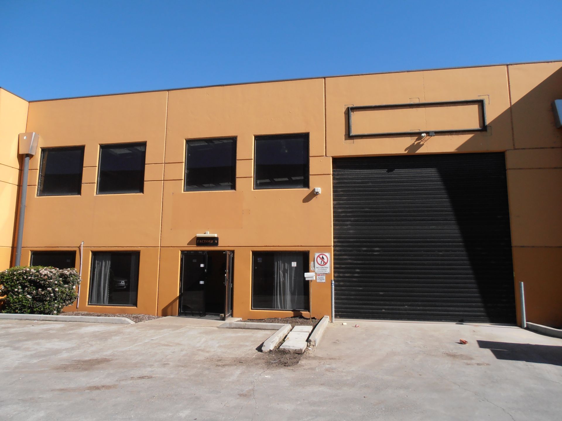 EXCELLENT WAREHOUSE FACILITY!