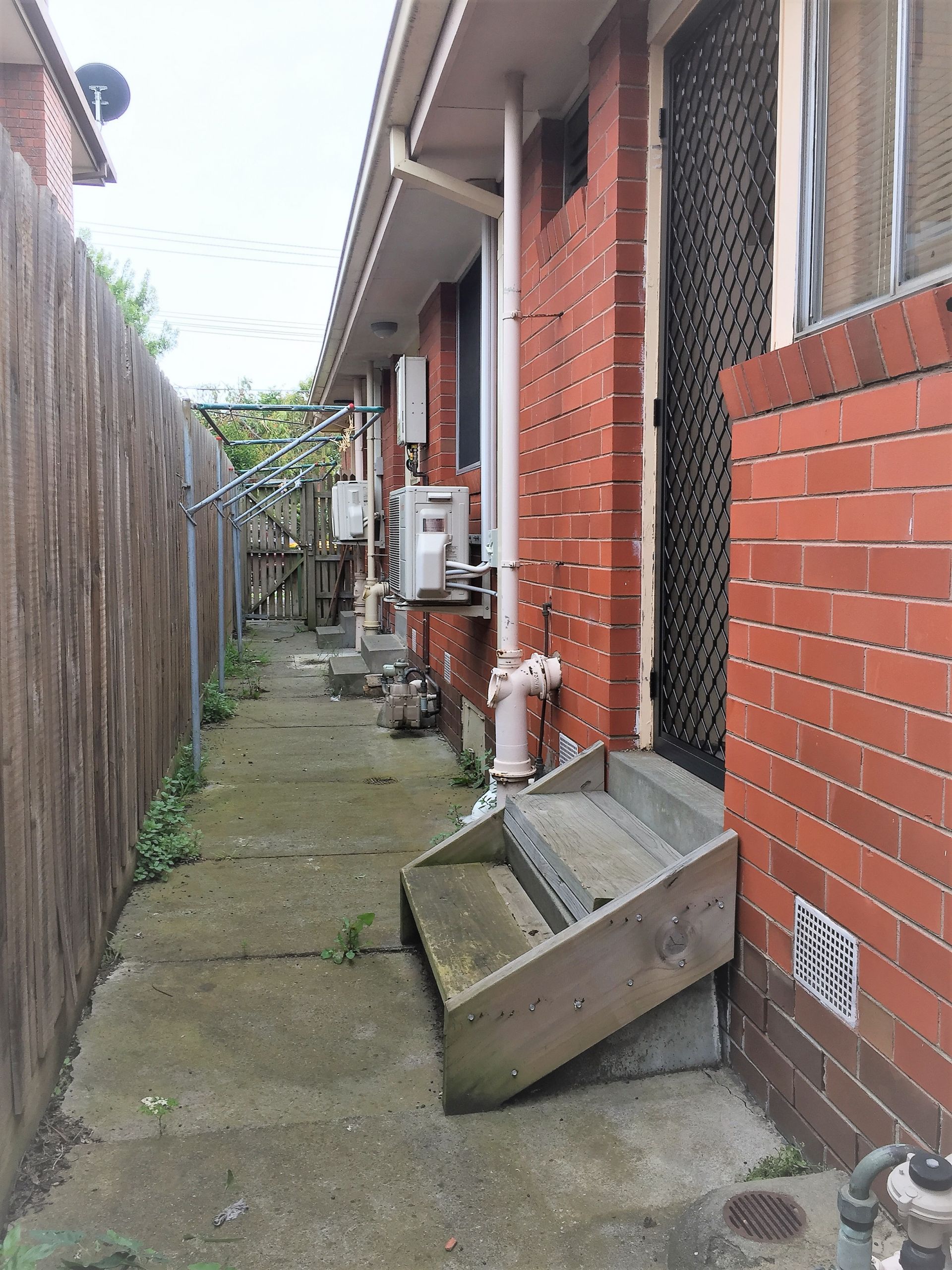 Villa in Quiet Street