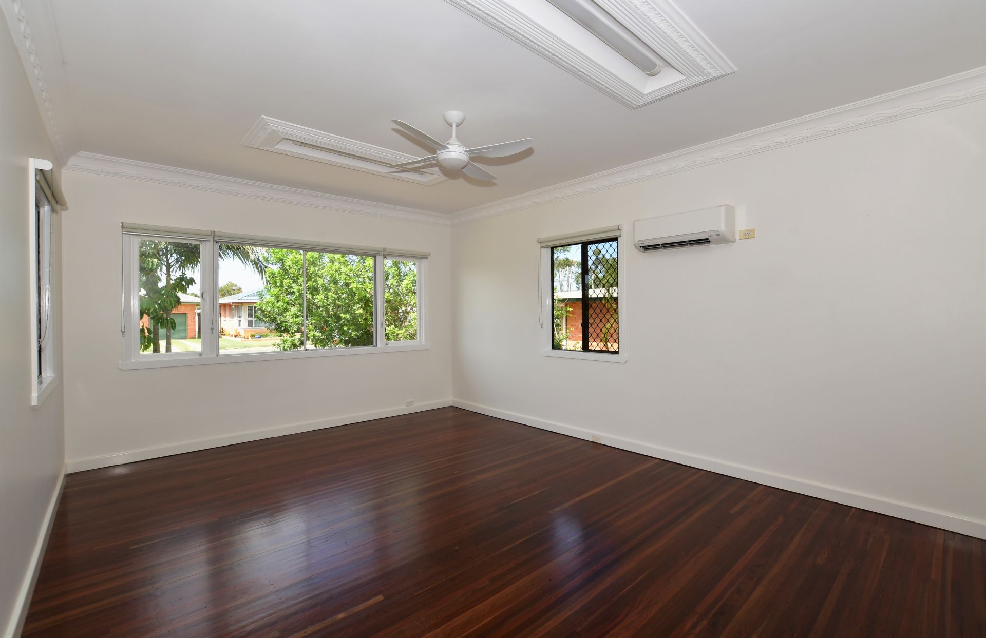 33 Wainwright Street, SVENSSON HEIGHTS Four Walls Realty