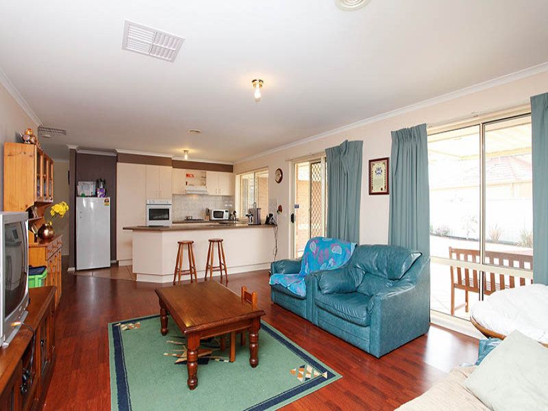 2 Emerald Court, Caroline Springs - Thumbnail 4