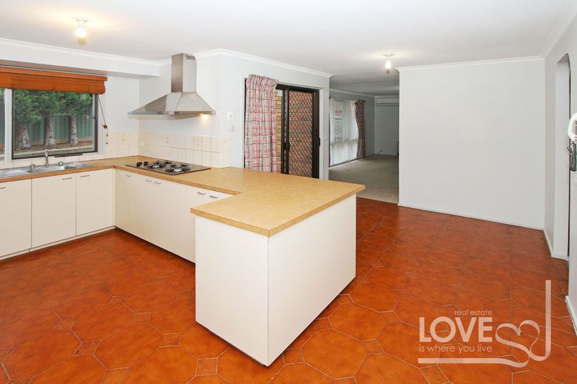 IDEALLY LOCATED TO ALL AMENITIES ! ! !