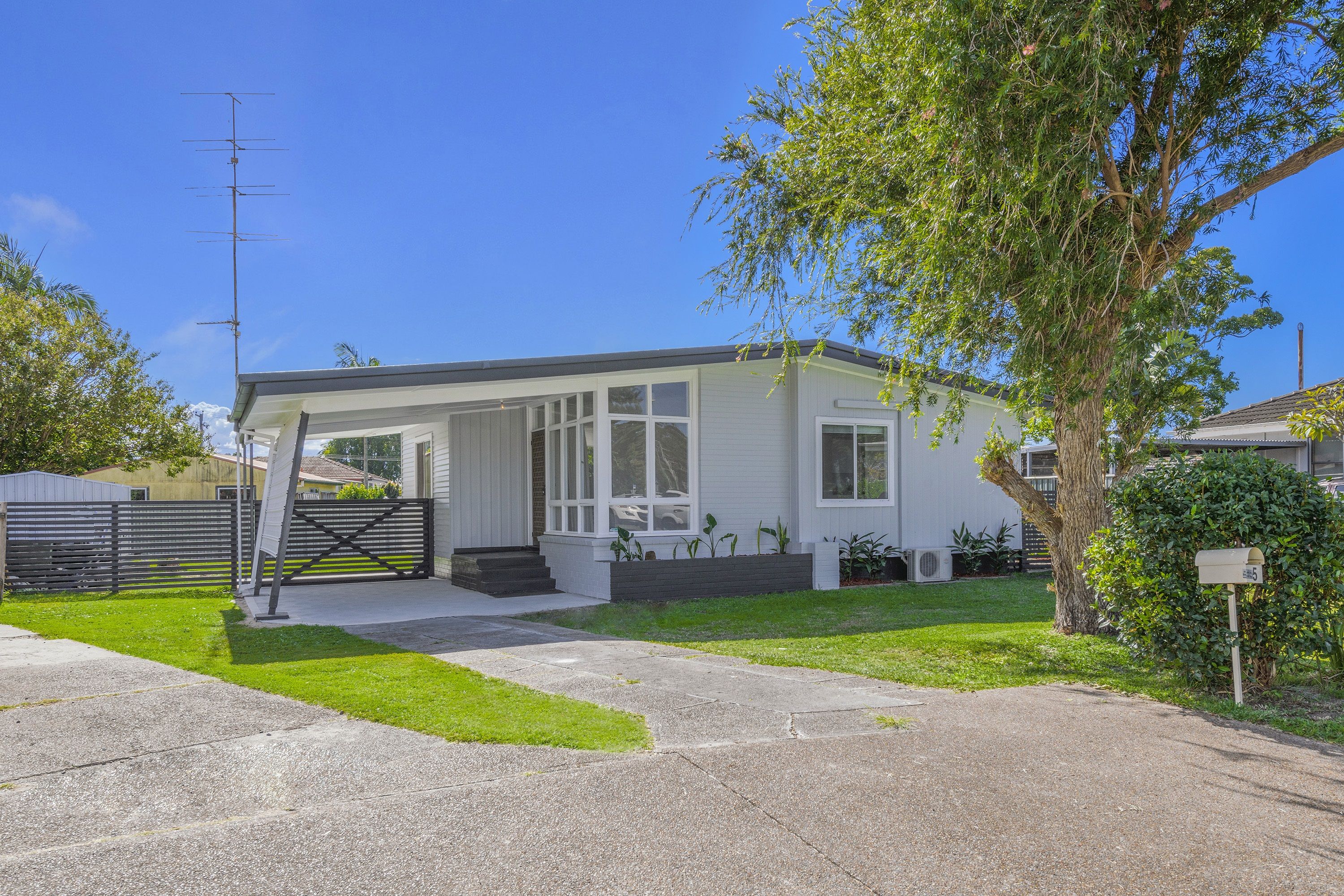 One Agency Eastlakes Real Estate For Sale 5 Tomlin Place Swansea