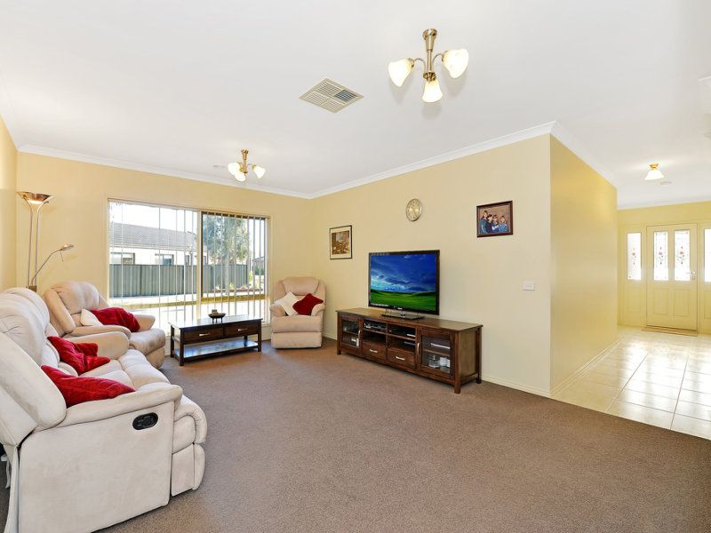 35 Borrack Crescent MERNDA, Mernda - Thumbnail 4