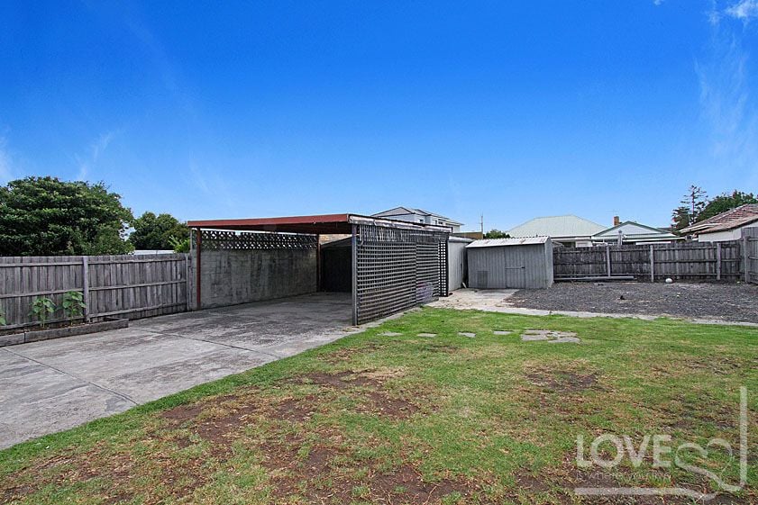 MODERN, PERFECTLY PRESENTED AND CENTRALLY LOCATED