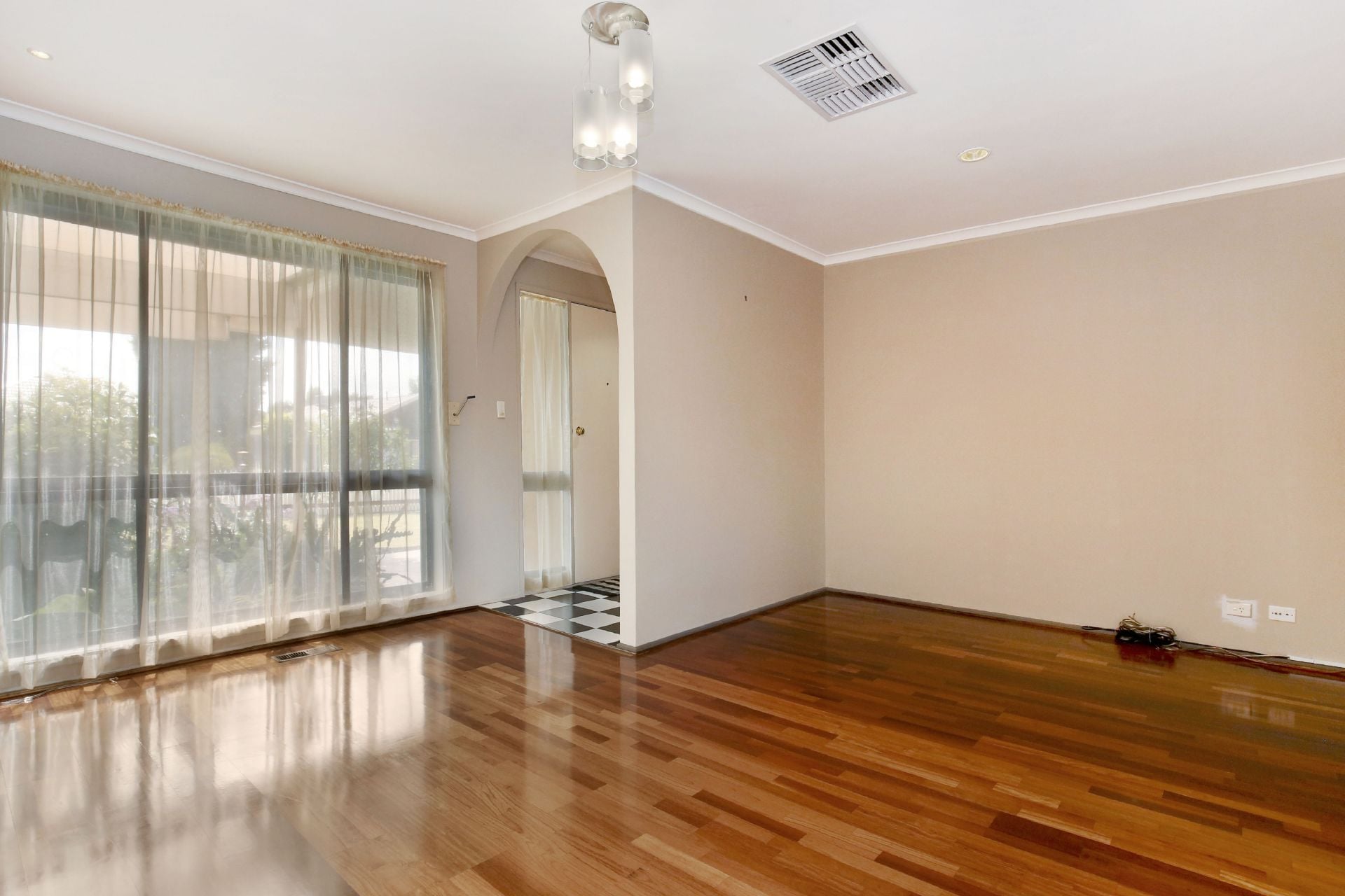 BRIGHT & LOVELY 3 BEDROOM HOME
