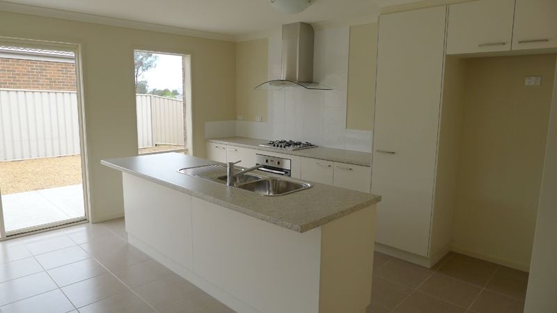 4 Chafia Court Lavington NSW, Lavington - Thumbnail 3