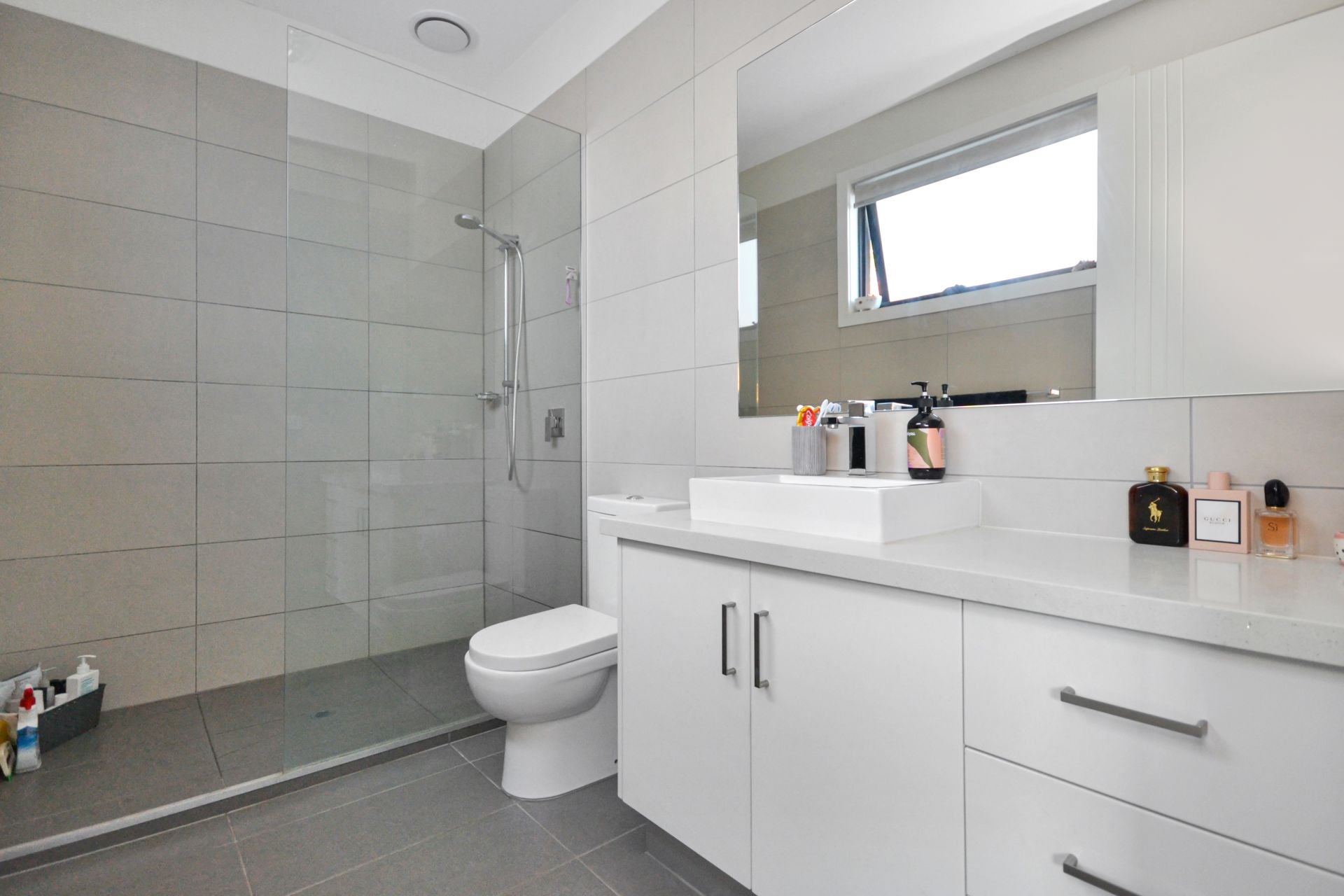 STYLISH MODERN LIVING