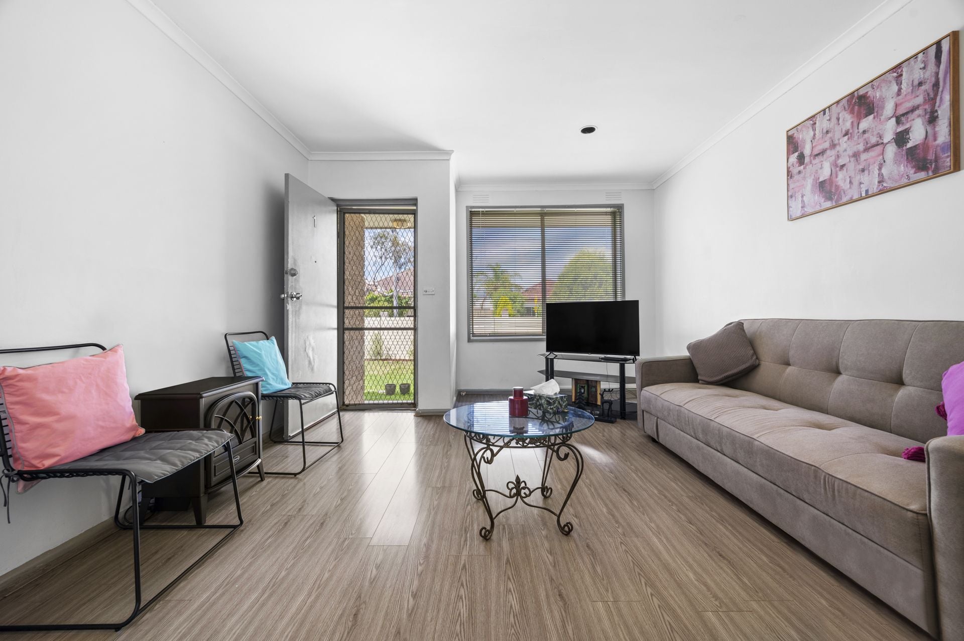 AFFORDABLE START - WALK TO GOWRIE TRAIN STATION $