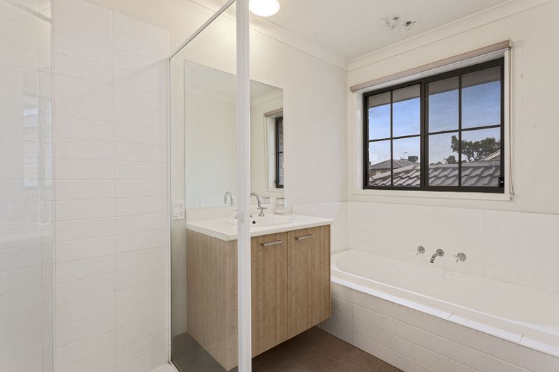 8 St Johns Court, South Morang - Thumbnail 7