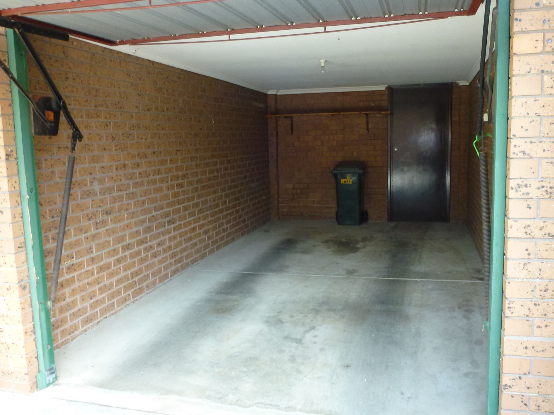 Neat and Tidy Two Bedroom In Quite Location !!!