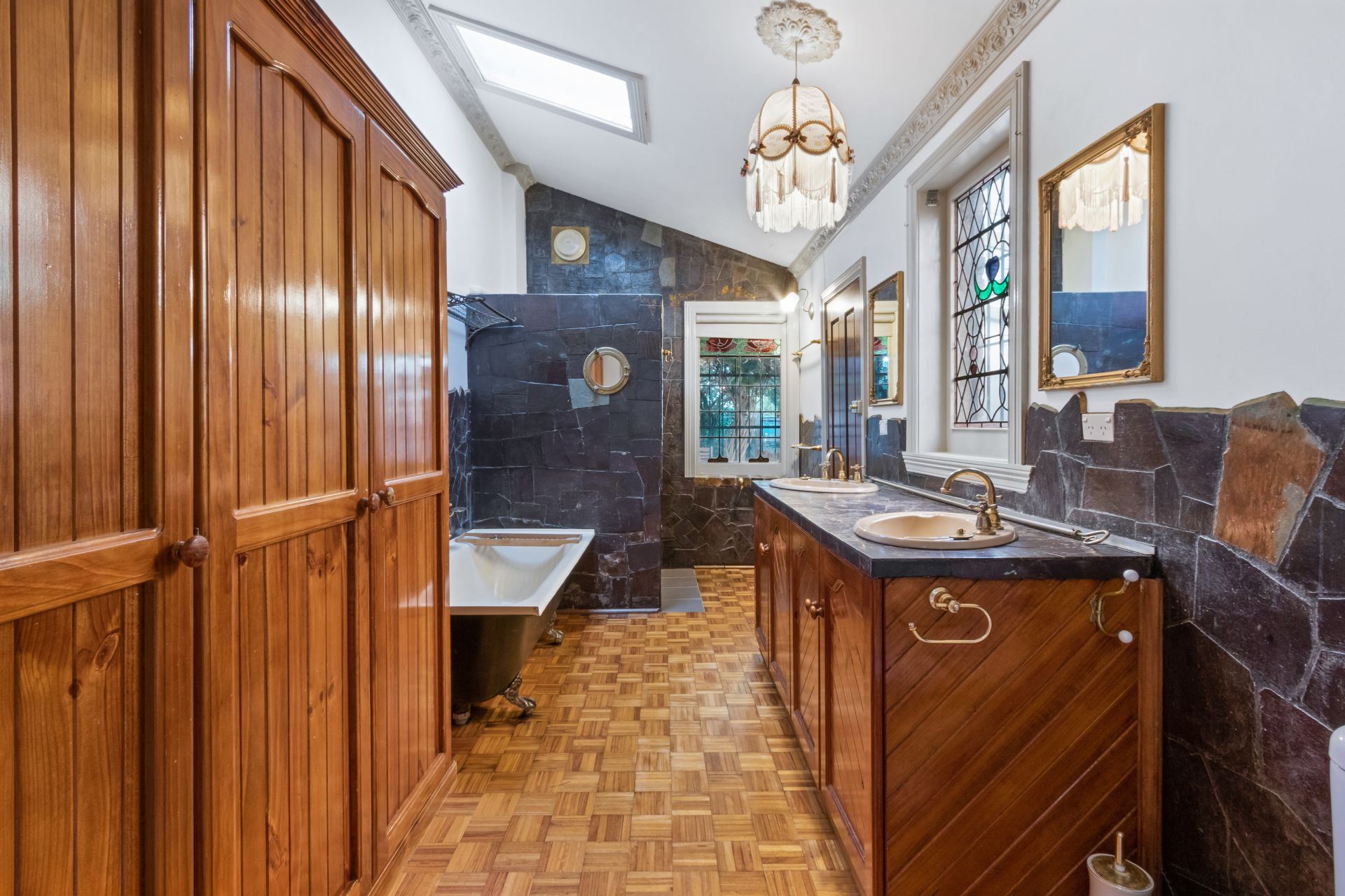 Gorgeous House in Perfect Location!