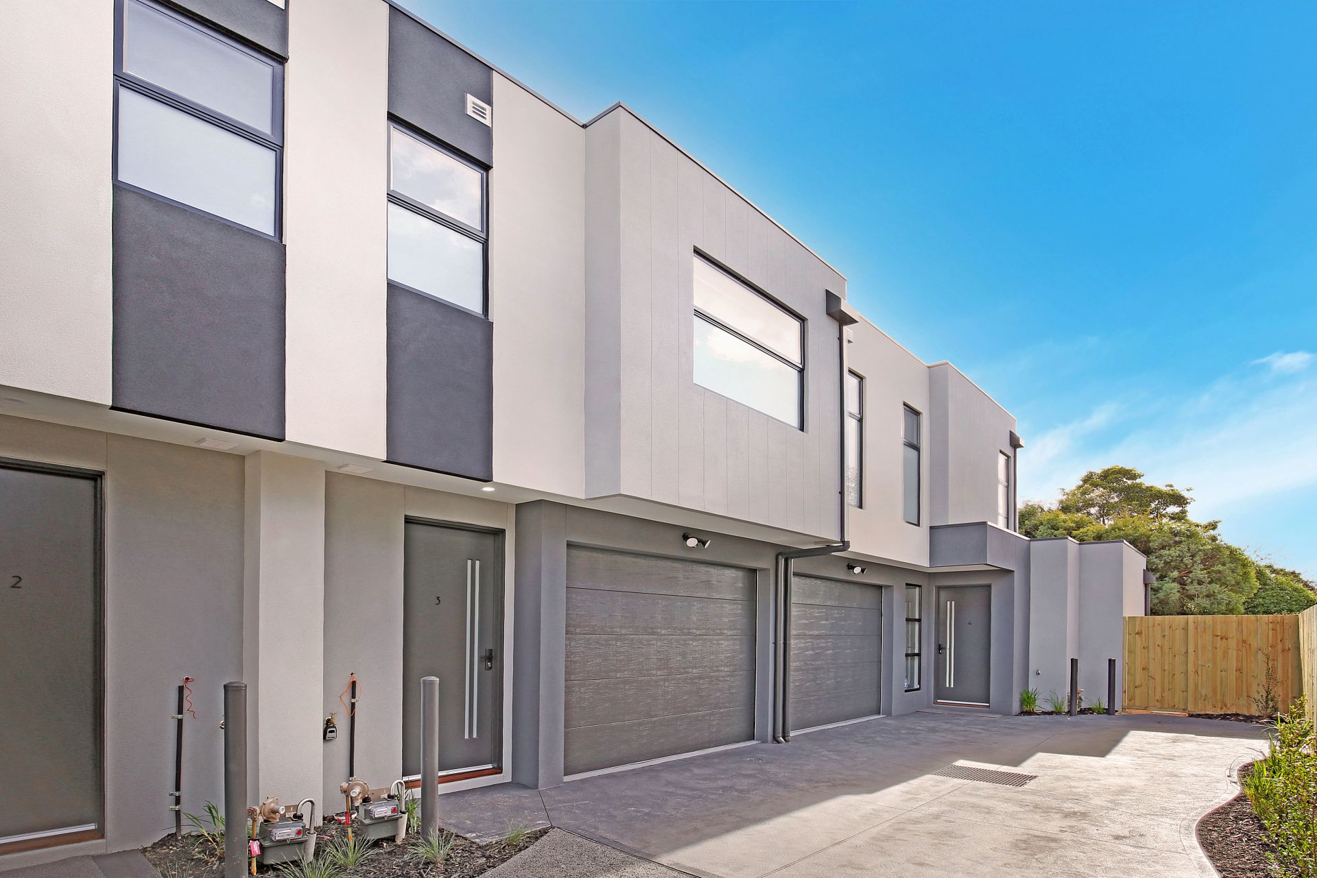A Stunning Luxury townhouse in one of the Melbourne's prime locations! Ready for Lease !