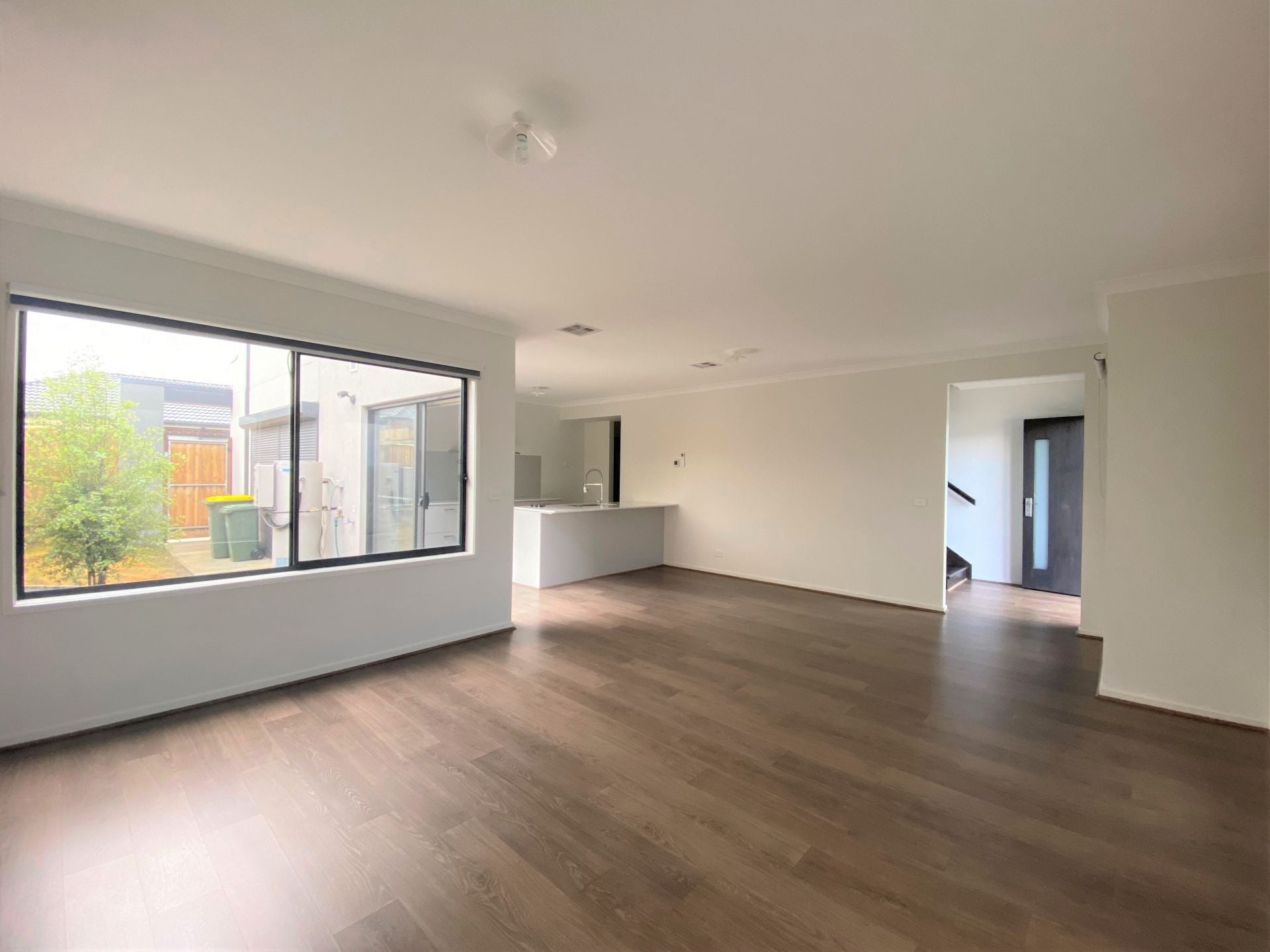 AS NEW 4 BEDROOM TOWNHOUSE!