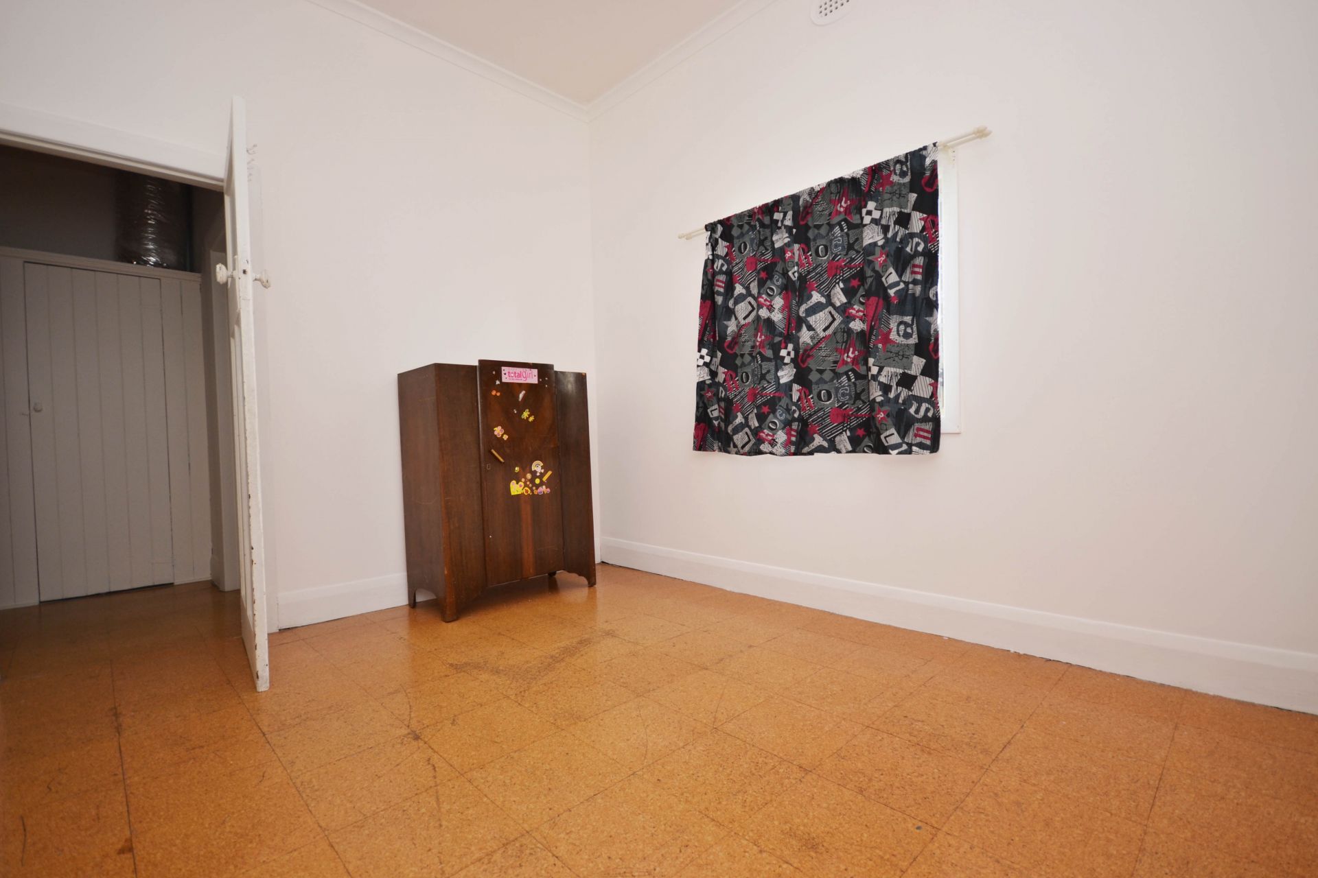 WELL PRESENTED AND CENTRALLY LOCATED