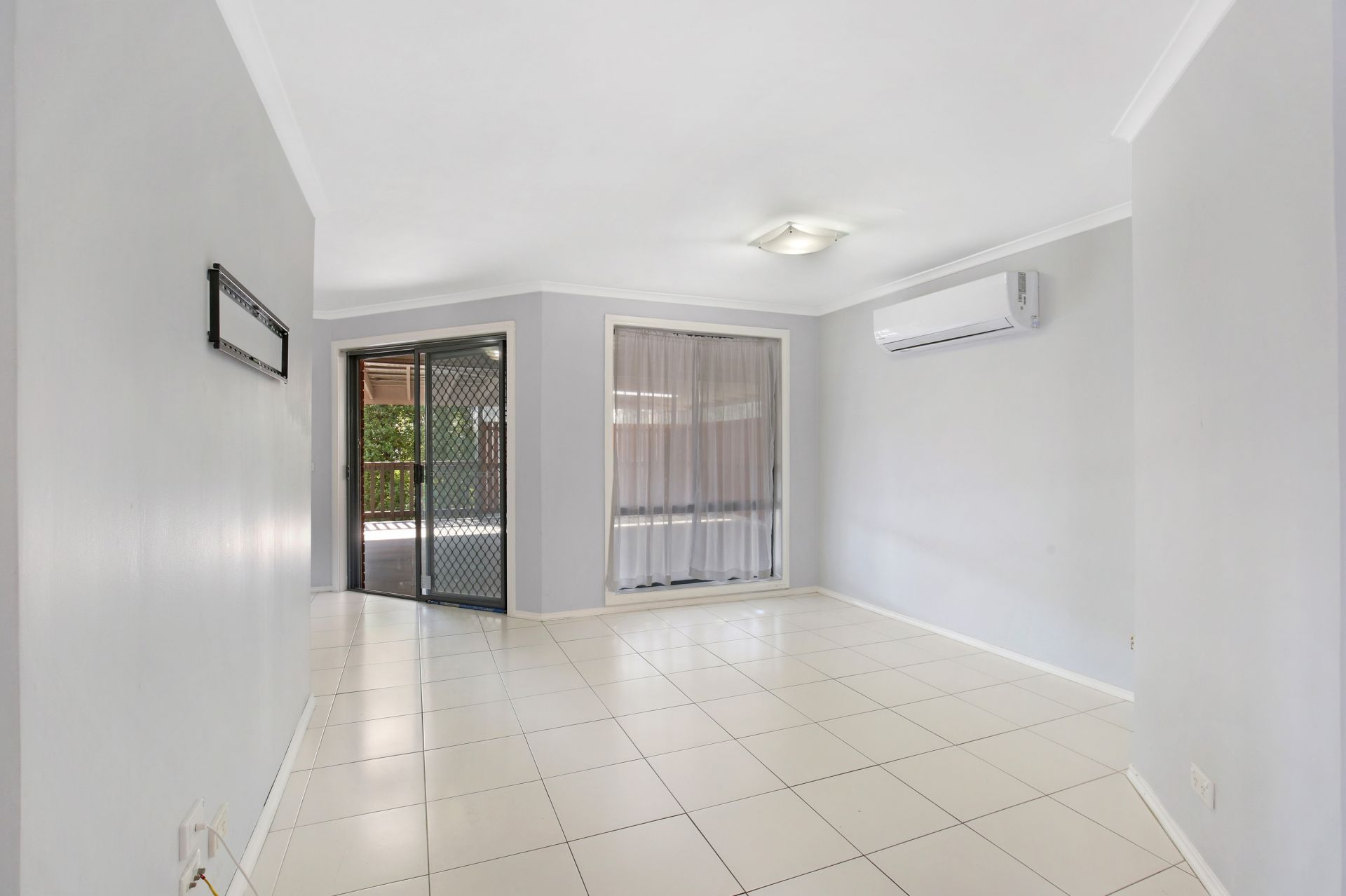 COSY 3 BEDROM DELIGHT!