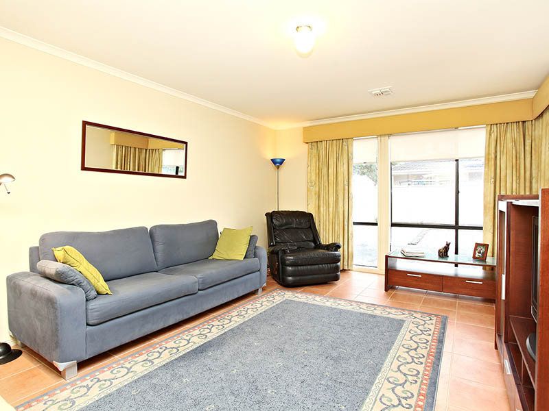 15 Franklin Place, Caroline Springs - Thumbnail 7