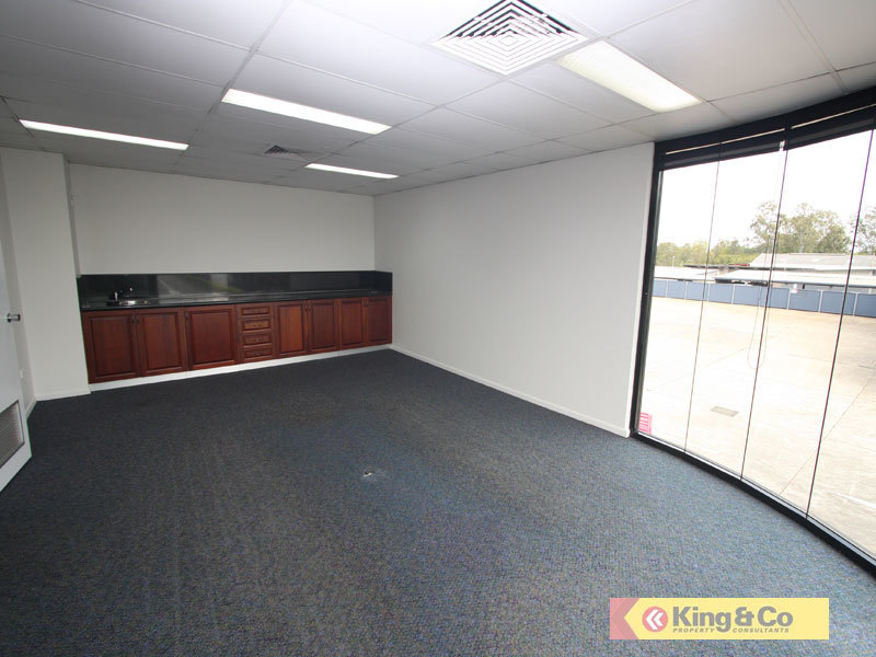 YARD - WAREHOUSE - HUGE EXPOSURE!!