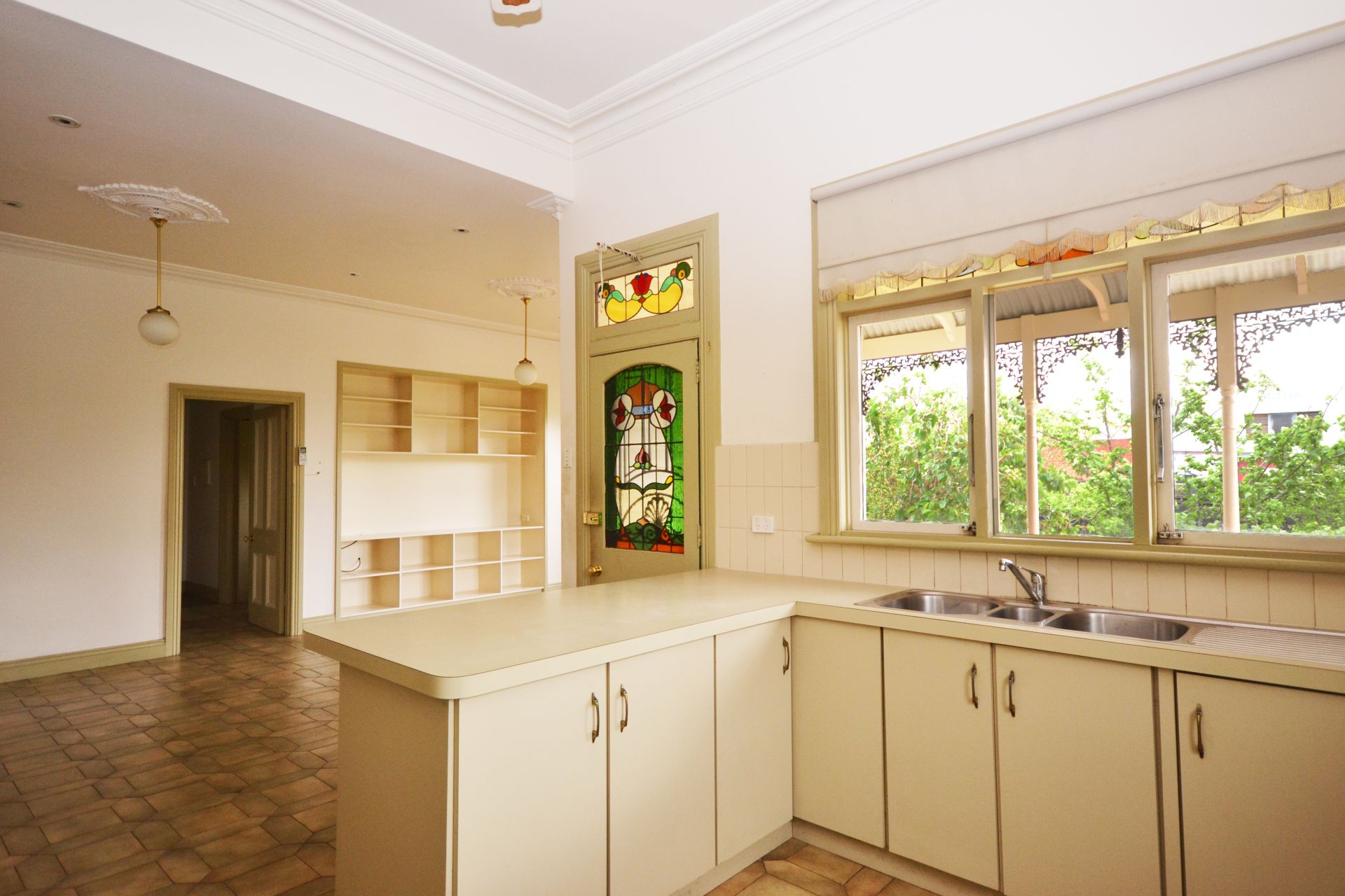 CLASSIC TIMELESS BEAUTY MATCHED WITH A FIRST CLASS LOCATION